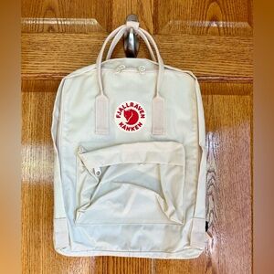 NWOT Fjallraven F23510115 Kanken Backpack Light Oak